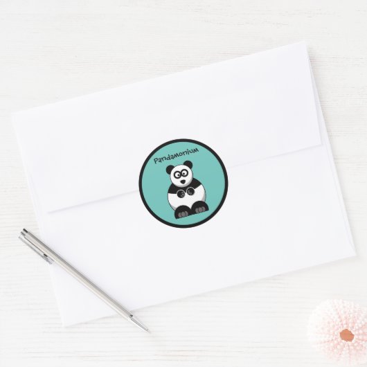 Sticker Rond Drôle Pandamonium Panda Cartoon, Mignonne Pun Stre (Enveloppe)