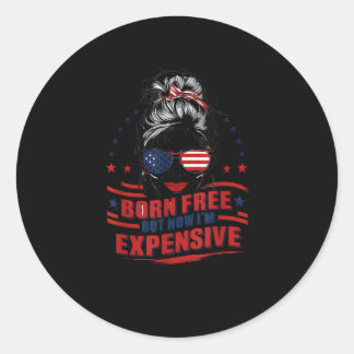 Sticker Rond Drôle Patriotique Femme Née Libre Mais Maintenant 