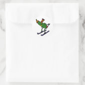 Sticker Rond Drôle Pickle Skiing Cartoon (Sac)