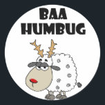 Sticker Rond Drôle Sheep Bah Humbug Christmas Pun Cartoon<br><div class="desc">Mignonne mouton unique amusant avec des bois de rennes et le nez rouge dire BAA HUMBUG Caricature de jeu de mot de Noël est fantastique pour tous ceux qui aiment les moutons et les rennes et les puns et les vacances de Noël et la satire.</div>