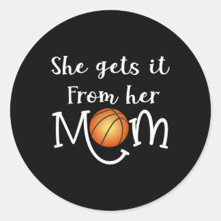 Sticker Rond Drôle Shegets It De Sa Mère Basketball Cadeau