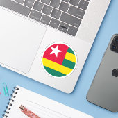 Sticker rond du drapeau Togo (Ordinateur portable avec iPhone)