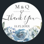 Sticker Rond Dusty Blue Floral Wedding Favoriser le Merci<br><div class="desc">Fleurs d'aquarelle dans les tons bleu poussiéreux avec branches botaniques vertes,  mariage personnalisé merci autocollants. Conçu pour correspondre à notre Collection Botanique Bleue Dusty.</div>