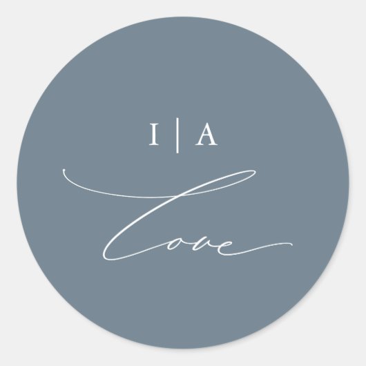 Sticker Rond Dusty Blue Love Calligraphie avec Mariage Monogram (Devant)