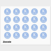 Sticker Rond Dusty Blue Monogram Initial & Famille Nom (Feuille)