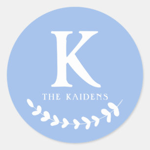 Sticker Rond Dusty Blue Monogram Initial & Famille Nom