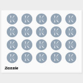 Sticker Rond Dusty Blue Script Monogramme Adresse de retour (Feuille)