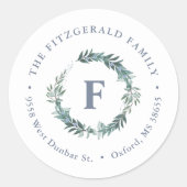 Sticker Rond Dusty Blue Wreath Monogramme Adresse de retour (Devant)