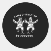 Sticker Rond Easily Distracted By Peckers, Chicken Lover, Funny (Devant)