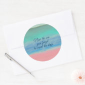Sticker Rond Eau turquoise Sable rose avec devis (Enveloppe)