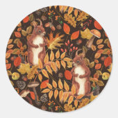 Sticker Rond Écureuils automnaux et flore sur brun foncé (Devant)