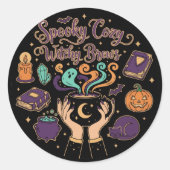 Sticker Rond Éffrayant Cosy Witchy Brews | Cute Halloween Aesth (Devant)