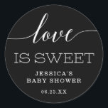 Sticker Rond Élégance minimale L'amour est doux Faveur Classic<br><div class="desc">Ces stickers de faveur adorables sont parfaits pour les faveurs de baby shower,  les douches nuptiales,  les fêtes d'anniversaire et les mariages. Ils fabriquent aussi de superbes joints d'enveloppe ! Voir la collection entière pour plus d'articles correspondants !</div>