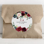 Sticker Rond Élégant coloré Floral Delal Mariage<br><div class="desc">Cet élégant autocollant rond mariage floral coloré est parfait pour une réception de mariage simple. Le design est composé de roses peints à la main de rose,  de rougeur,  de bordeaux,  de rouge,  de marron et de bleus et de pivoines au feuillage vert soigneusement assemblés dans un charmant bouquet.</div>