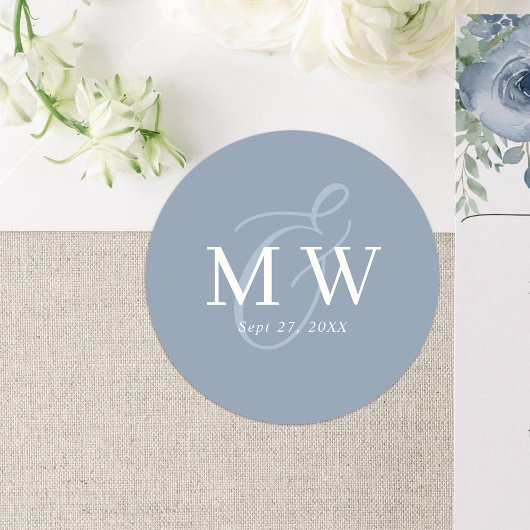 Sticker Rond Élégant Dusty Blue Ampersand Monogram Mariage