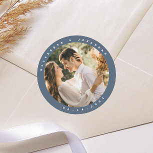 Sticker Rond Elégant Dusty Blue Grey Couple photo mariage Favor