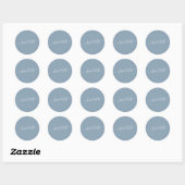 Sticker Rond Elégant Dusty Blue Script Nom personnalisé (Feuille)