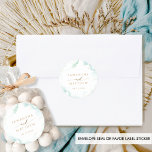Sticker Rond Elégant Mariage bleu pâle et vert aquarelle<br><div class="desc">Elégant sceau d'enveloppe ou collant à privilégier avec des taches délicates d'aquarelle dans les tons turquoise,  aqua,  bleu poussiéreux et vert tendre. Accents décoratifs or. Une partie de notre collection "Airy Blue and Green Watercolor" avec une variété de produits de coordination.</div>