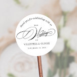 Sticker Rond Élégant Mariage de calligraphie<br><div class="desc">Cet autocollant mariage de calligraphie fera l'ajout parfait à vos faveurs ou enveloppes pour célébrer un mariage élégant sur-le-dessus. La police de script ajoute une touche de sophistication tandis que la disposition moderne la garde fraîche et élégante. C'est la meilleure façon de célébrer avec vos proches et votre journée spéciale....</div>