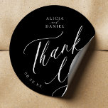 Sticker Rond Elégant mariage de calligraphie merci pour le noir<br><div class="desc">Elegant simple minimaliste mariage noir et blanc faveur Merci sticker avec un élégant élégant script de calligraphie chic et élégant. Facilité de personnalisation avec vos détails ! Convient aux mariages noirs de cravate neutre formels. Veuillez noter que les couleurs arrière - plan et texte peuvent être modifiées pour correspondre à...</div>