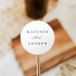 Sticker Rond Élégant Mariage de calligraphie noire<br><div class="desc">Des autocollants de mariage simples et calligraphiques avec vos noms en lettres noires avec un arrière - plan blanc. Les autocollants de mariage noir et blanc sont parfaits pour les enveloppes, les faveurs de mariage, et plus ! Les élégants stickers de mariage ont été conçus pour coordonner avec notre collection...</div>