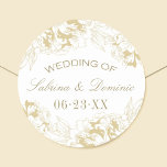 Sticker Rond Élégant Mariage de pivoine florale d'or<br><div class="desc">Le design élégant et romantique des collants de mariage rond met en avant une bordure de fleurs de pivoine et des couleurs de champagne,  d'or antique et de blanc. Personnalisez le texte personnalisé avec un monogramme des noms des mariés et des mariés et de la date du mariage.</div>