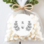 Sticker Rond Élégant Mariage initial de la feuille botanique<br><div class="desc">Élégant Monogramme de feuille botanique Stickers de mariage favori initial - parfait pour les mariages,  fiançailles,  dîners de répétition,  douches en couple.</div>