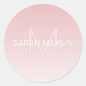 Sticker Rond Elégant moderne Blush Pink Ombre Nom et monogramme (Devant)