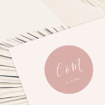 Sticker Rond Élégant Monogram Dusty Rose Mariage<br><div class="desc">Sticker de mariage élégant</div>