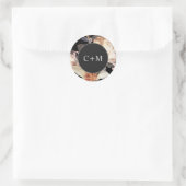 Sticker Rond Élégant Monogramme Floral Moody Riche (Sac)