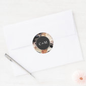 Sticker Rond Élégant Monogramme Floral Moody Riche (Enveloppe)
