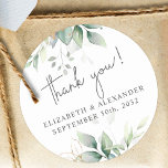 Sticker Rond Elégant nom d'eucalyptus vert et date mariage<br><div class="desc">Ces autocollants romantiques et élégants en Merci floral font le sceau parfait pour votre mariage, présentant un design botanique chic qui comprend un bouquet élégant de verdure aquarelle claire et aérée et des feuilles eucalyptus complétés par des speckles dorés brillants (imprimés) et est facilement personnalisable avec vos noms et date...</div>