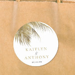 Sticker Rond Elégant Palm Tree Plage Tropical Mariage<br><div class="desc">Célébrez en style avec ces autocollants de mariage modernes et tendance. Personnalisez facilement le design pour rendre ces autocollants totalement uniques pour votre journée spéciale. Si vous désirez des articles correspondants,  veuillez nous contacter et nous serons là pour vous aider.</div>