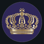 Sticker Rond Elégant Sceau d'enveloppe en or bleu<br><div class="desc">Ce design présente une belle couronne d'or contre un arrière - plan bleu foncé.</div>