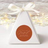 Sticker Rond Élégant Script Minimaliste Terracotta Graduation