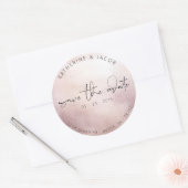 Sticker Rond Élégant Script Rose Gold | Enregistrer La Date (Enveloppe)