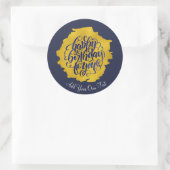 Sticker Rond Élégante calligraphie or d'anniversaire heureux (Sac)