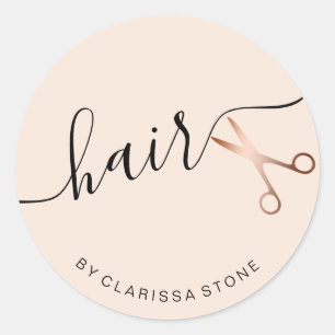 Sticker Rond Elégante coiffeuse rose de ciseaux roses rousses