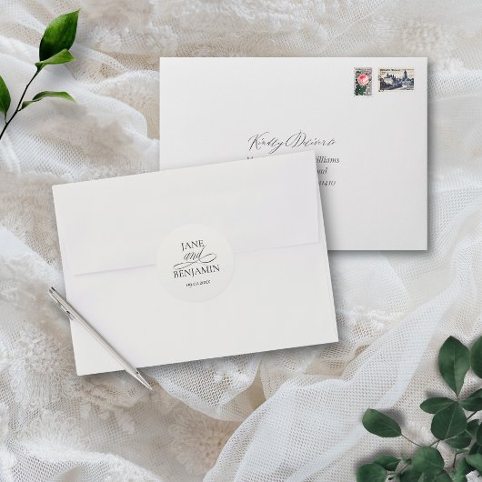Sticker Rond Élégante enveloppe Mariage simple en noir et blanc