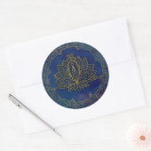 Sticker Rond Élégante fleur de Lotus or sur bleu (Enveloppe)