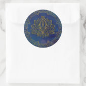 Sticker Rond Élégante fleur de Lotus or sur bleu (Sac)