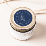 Sticker Rond Élégante Lune et étoiles Mariage de marine Faveur<br><div class="desc">Ajoutez une touche personnalisée à vos enveloppes, faveurs de mariage, et plus encore avec ces stickers de mariage Elegant Moon et Stars Marine. Le design présente une illustration d'une lune ornée d'étoiles et de feuillage sur un arrière - plan de la marine. Vos noms et votre date de mariage sont...</div>
