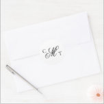 Sticker Rond Elégante suite Mariage Monogram<br><div class="desc">L'autocollant rond classique Elegant Monogram Suite présente le nouveau monogramme du couple dans un design élégant,  mais simple.</div>