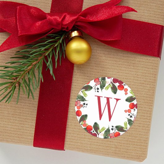 Sticker Rond Élégante Verdure de Noël Rouge Monogramme Wreath