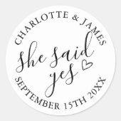 Sticker Rond Elle A Dit Oui Partie Engagement Noir Et Blanc (Devant)