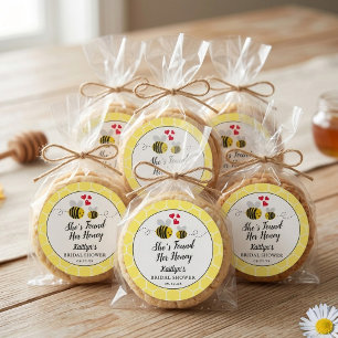 Sticker Rond Elle a trouvé son cadeau de fête prénuptiale abeil