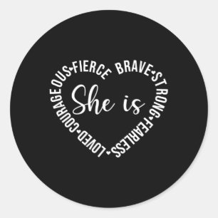 Sticker Rond Elle Est Aimée Courageuse Fierce Brave Fearle Fort