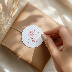 Sticker Rond Elle est prête à faire éclater Bleu et Rouge à car