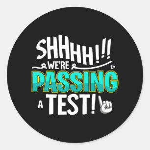 Sticker Rond Elle Était En Train De Faire Un Test Test Jour Ens