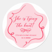 Sticker Rond Elle fait un nœud rétro ondulé rose rouge (Devant)